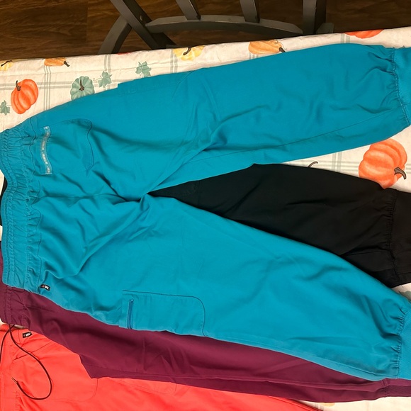 Greys Anatomy Jogger scrub pants - Picture 4 of 4